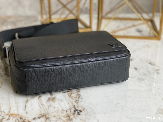 VUITTON DISTRICT LOUIS PM 0402